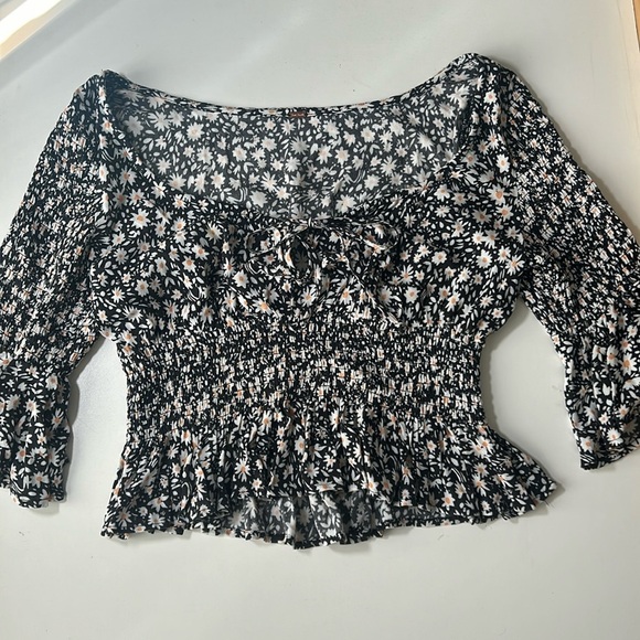 Free People Daisy Smocked Peasant Half Sleeve Crop Top Low Cut A - Picture 1 of 4